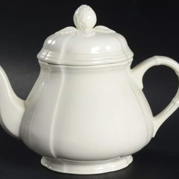 Villeroy & Boch Manoir Teapot and Coffee Pot Set in Classic White Porcelain - Picture 4 of 5